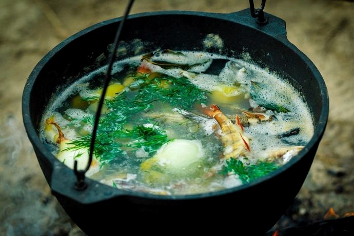 Мужскую уху можно варить как из одного, так и из нескольких видов рыбы